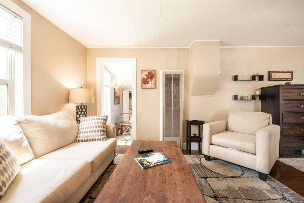 Casa de férias Cozy - Walk To Newest Downtown Restaurants *
